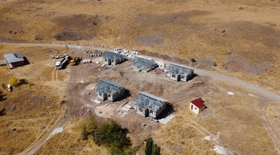 140 adet köy evi
